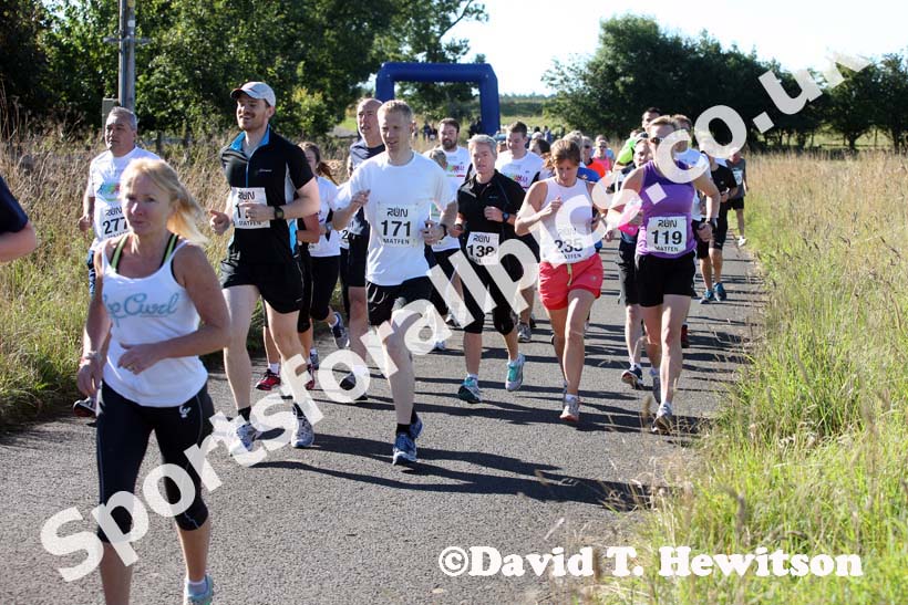 Start of the 10k Run Northumberland Matfen. Photo: David T. Hewitson/Sports for All Pics